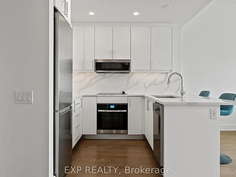 180 George St #2607 — Photo 25