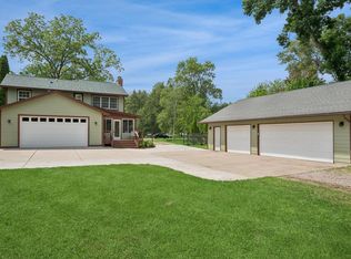 3623 Farmington Rd, Minnetonka, MN 55305