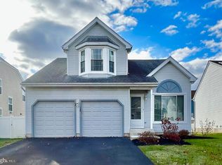 12 Dryden Dr, Burlington, NJ 08016