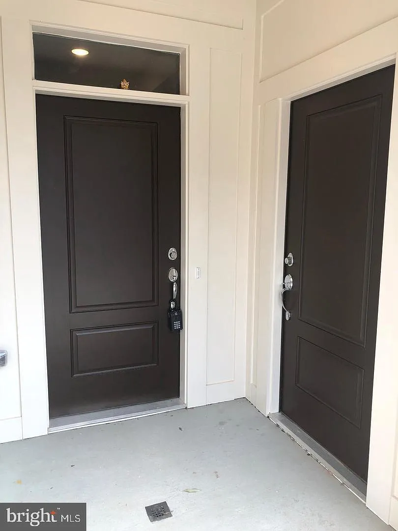 4 bed, 3.0 bath, 2686 sqft, $3,400 — Photo 2