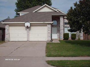 1812 Sunflower Ln, Lewisville, TX 75077