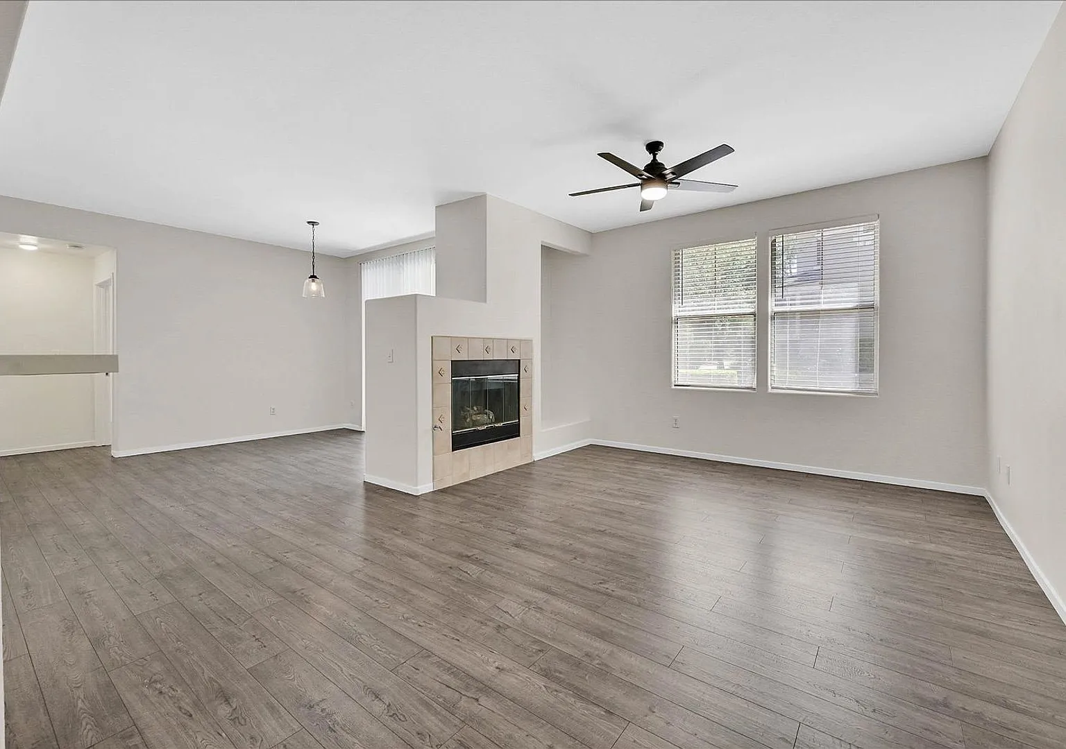 Beautiful 2-Bedroom Condo in Downtown Summerlin! — Photo 3
