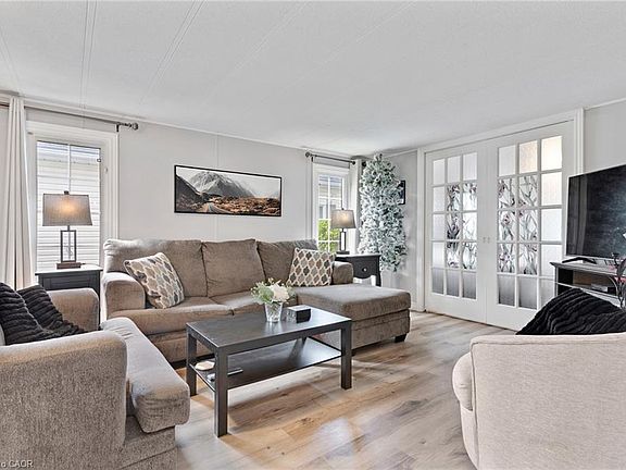 3rd image of 5 Willowdale Rd