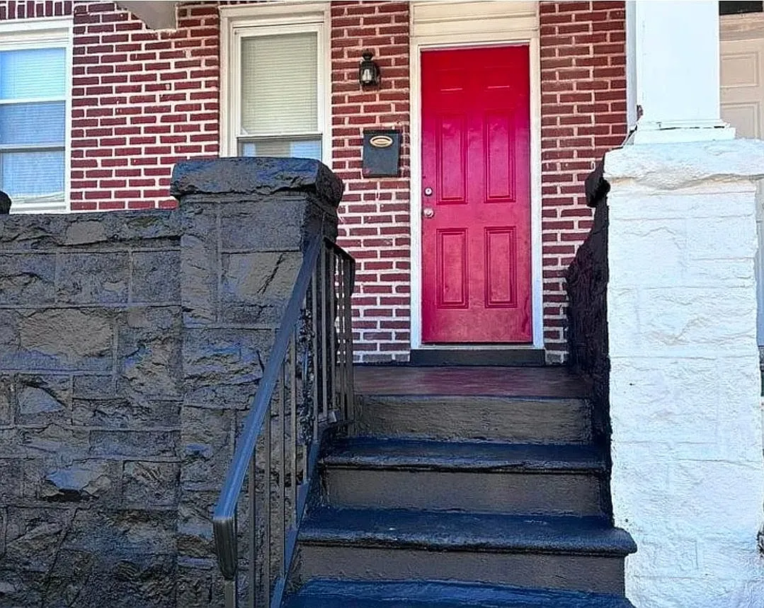 Building Photo - Ravenwood Ave