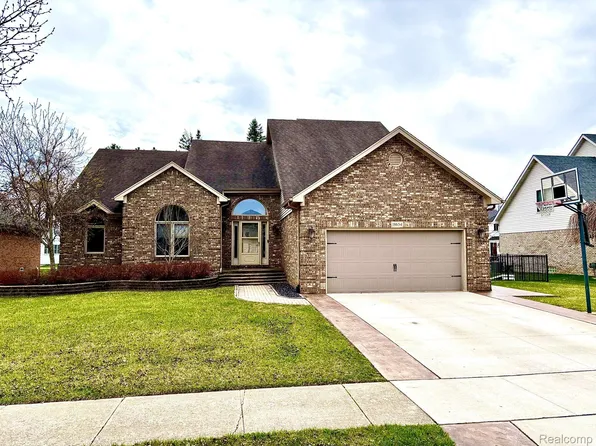 18654 Turnberry Dr, Macomb, MI 48044
