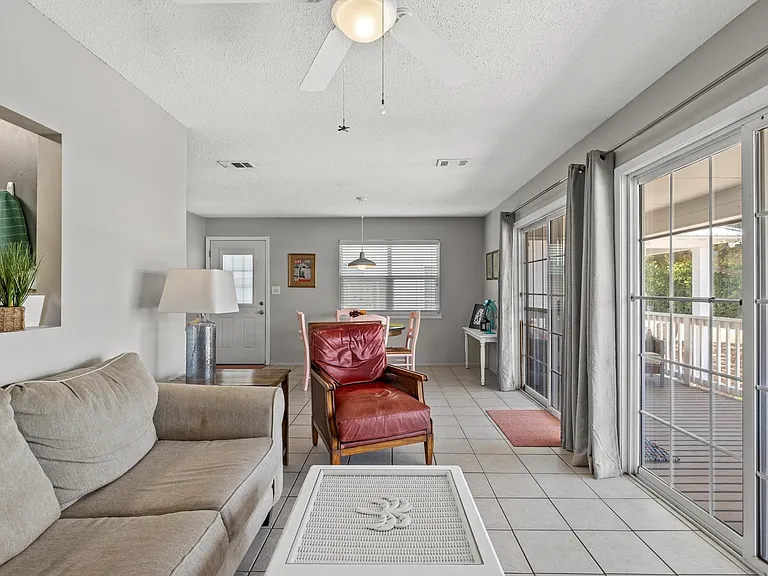 21810 Dolphin Ave — Photo 4
