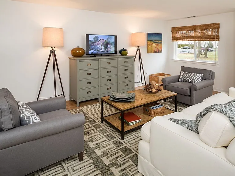 Yardley Crossing Luxury Apt and Townhomes — Photo 6