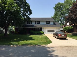 1500 E Cedar Ln, Mount Prospect, IL