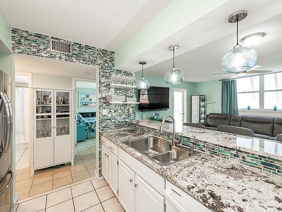 5th image of 3930 S Roosevelt Blvd #W204