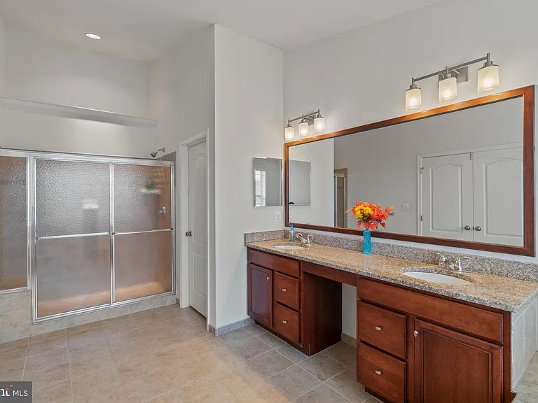 23265 Hanworth St — Photo 14