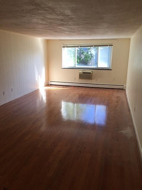 2nd image of 422 High St APT 26