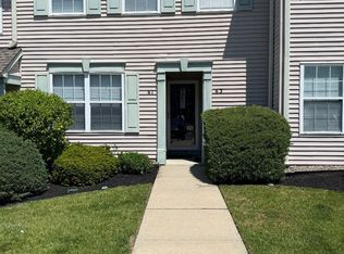 63 Foxglove Dr, Riverside, NJ 08075
