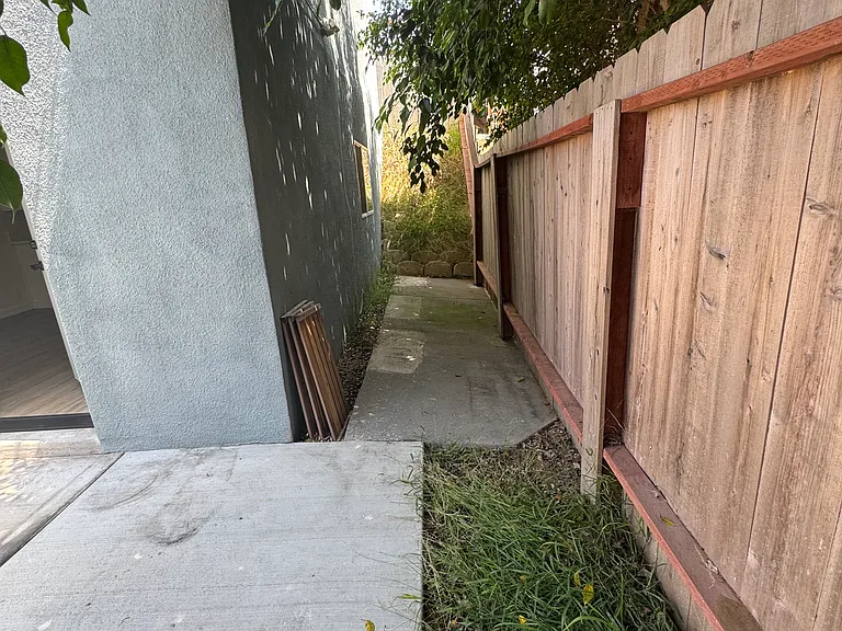 2490 Etiwanda St #E — Photo 18