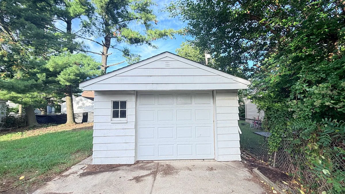 3 bed, 2.0 bath, 1344 sqft, $1,650 — Photo 4