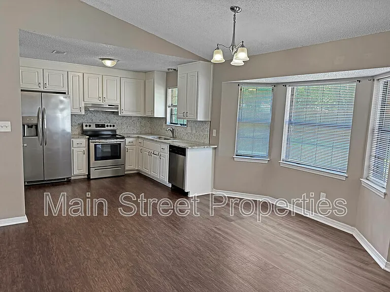 7524 Sandy Creek Dr — Photo 4