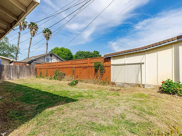 522 Sierra Dr — Photo 14