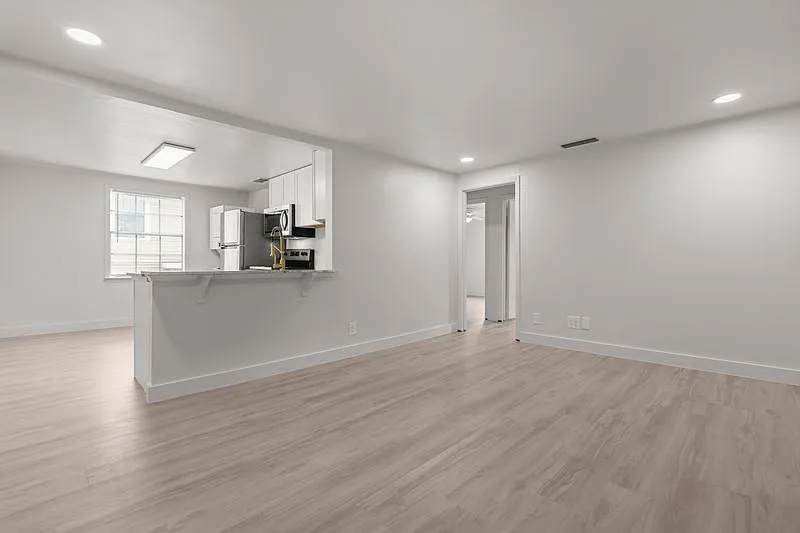 2 bed, 810 sqft, $1,195 — Photo 1