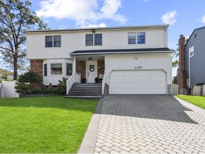 1330 Bea Court, East Meadow, NY, 11554