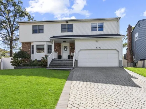 1330 Bea Court, East Meadow, NY 11554