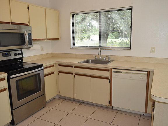 3rd image of 829 Tampa Ave SE