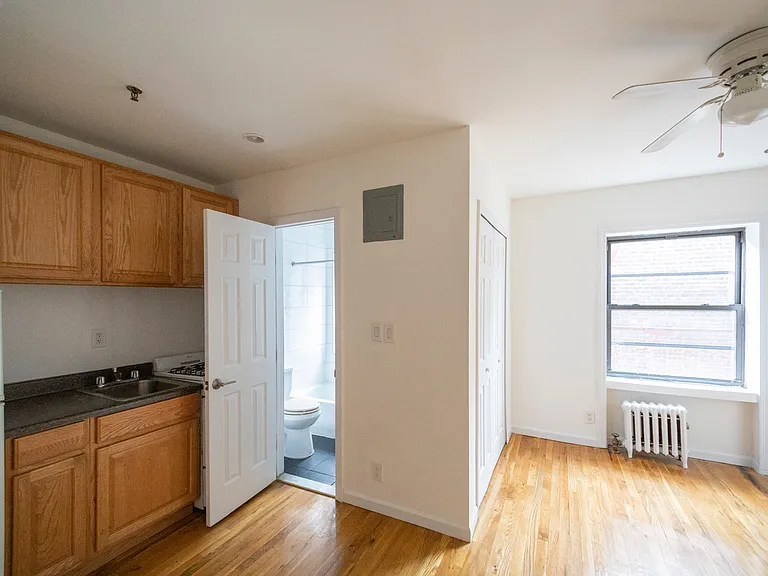 20 Sidney Pl #3D — Photo 8