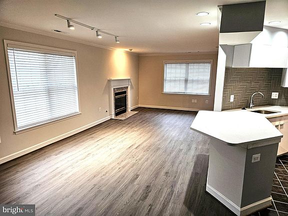 5th image of 6908 Fairfax Dr Unit 300