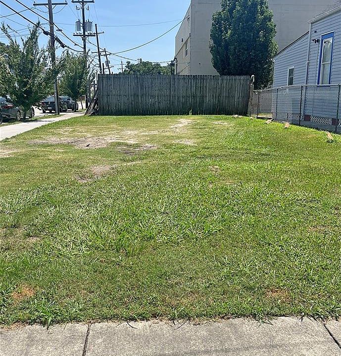 1st image of 2600 Palmyra St