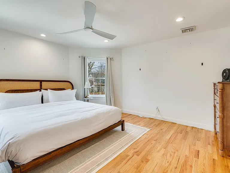 82 Powell Ave — Photo 19