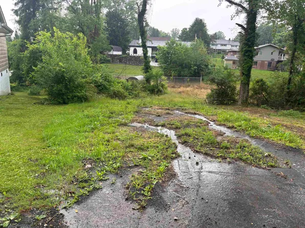 782 Meadowbrook Rd, Morgantown, WV 26505