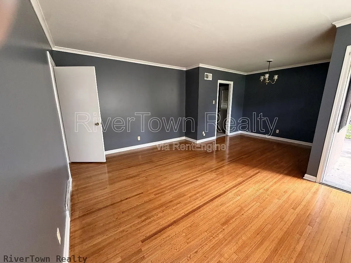 3 bed, 1.0 bath, 1572 sqft, $1,050 — Photo 4