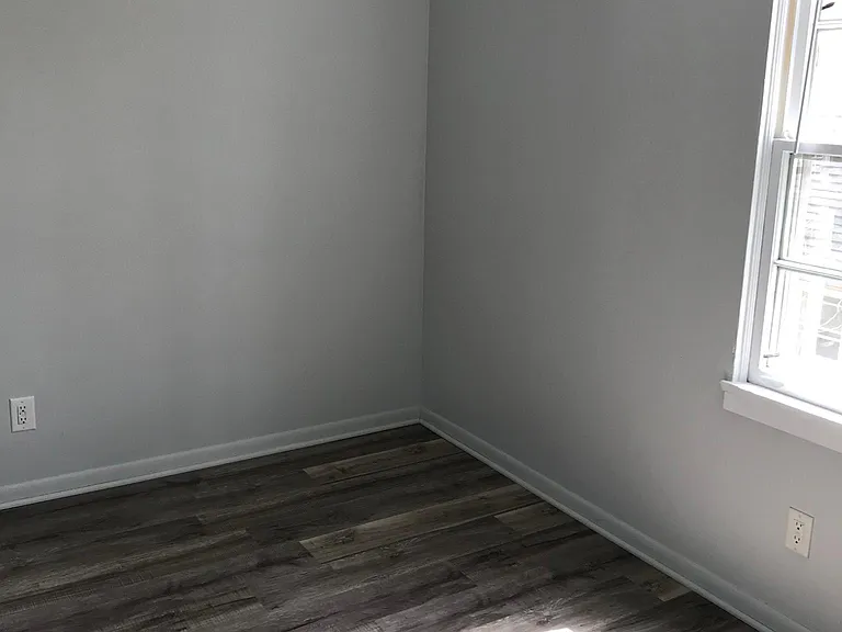 810 Spring St — Photo 5
