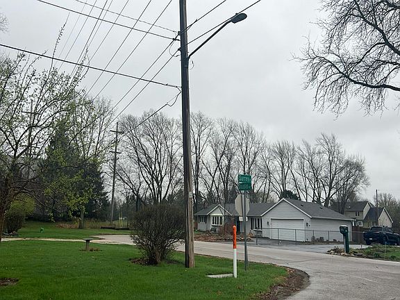 4th image of 375 Douglas Rd
