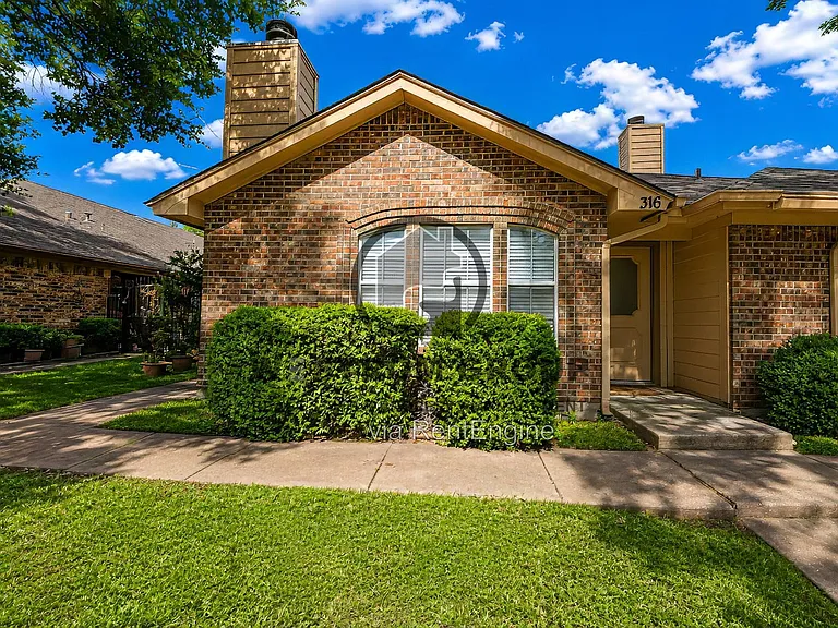 316 Crowe Dr — Photo 3