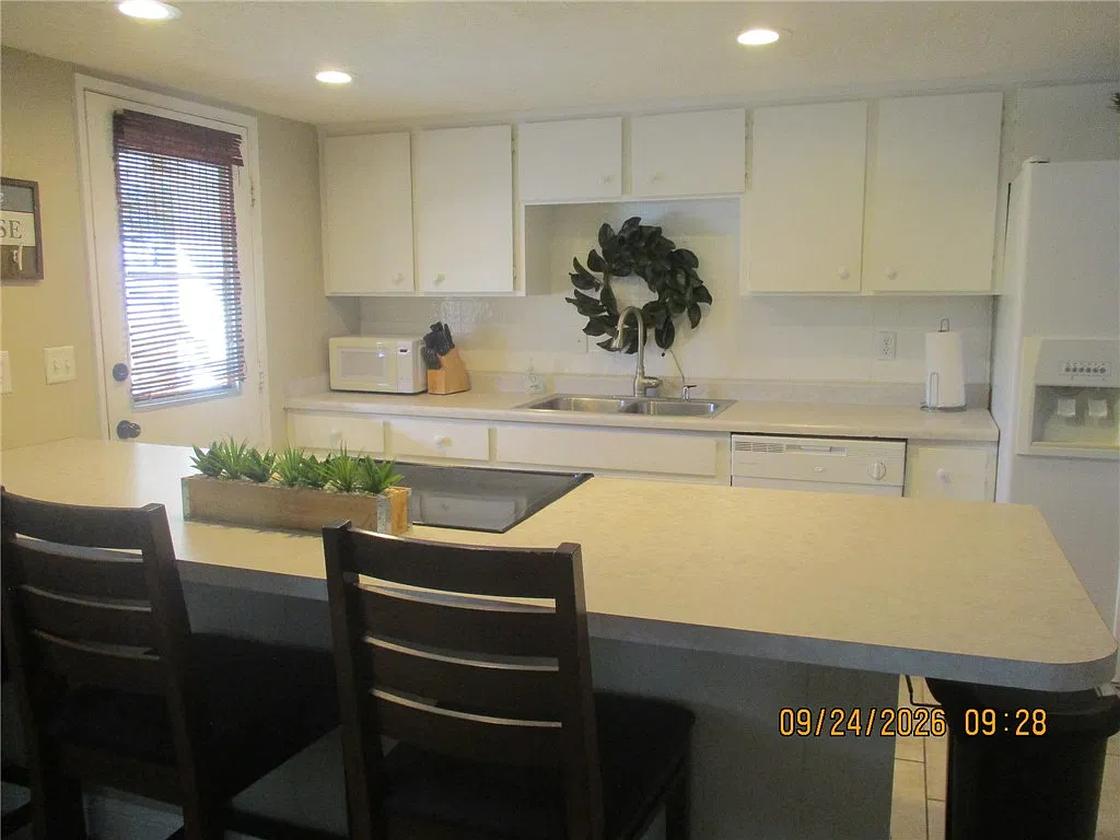 2 bed, 2.0 bath, 1456 sqft, $1,750 — Photo 4