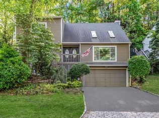 70 Sugar Toms Ln, Oyster Bay, NY 11771