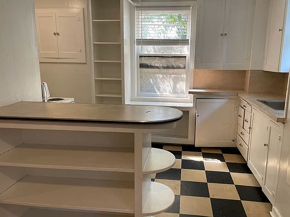5th image of 1010 W Franklin St