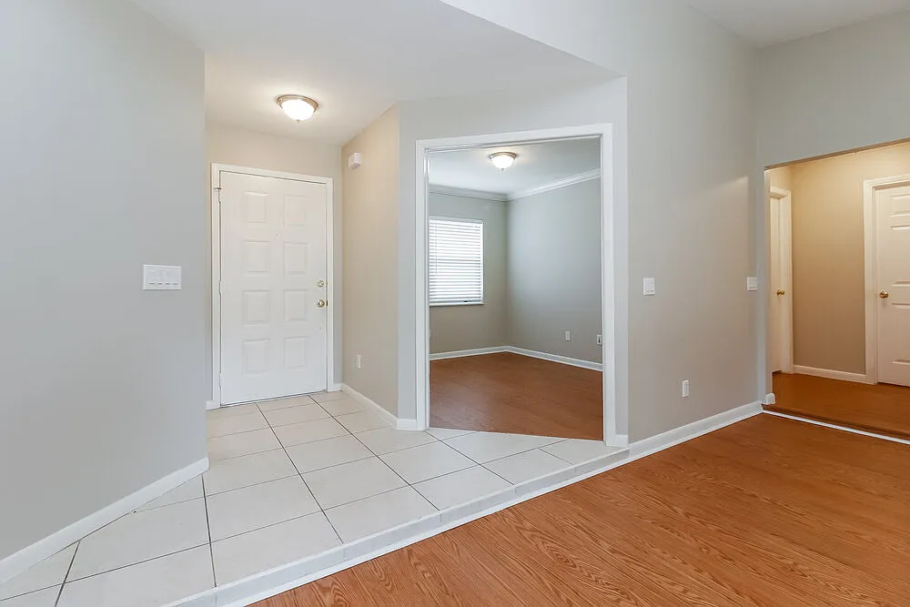3 bed, 2.0 bath, 1470 sqft, $2,095 — Photo 2