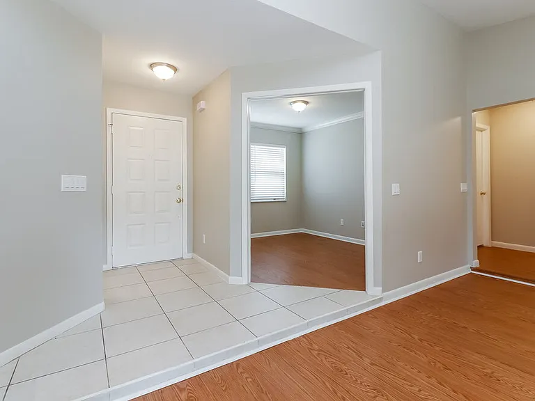 23200 Whitney Pl — Photo 2