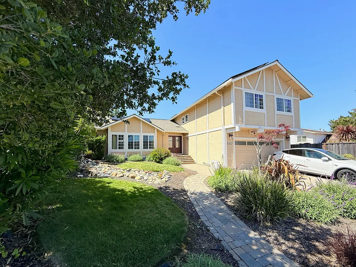 Building Photo - 2516 Somerset Dr