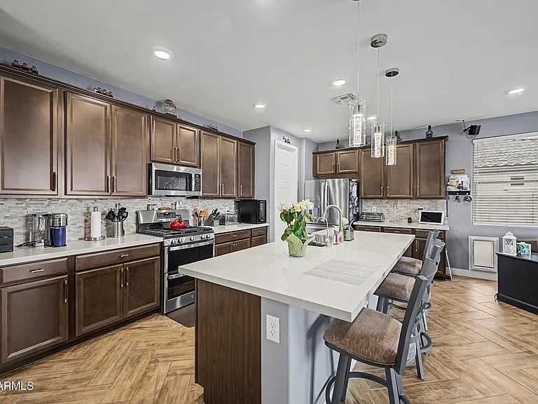 17279 W Dahlia Dr — Photo 4