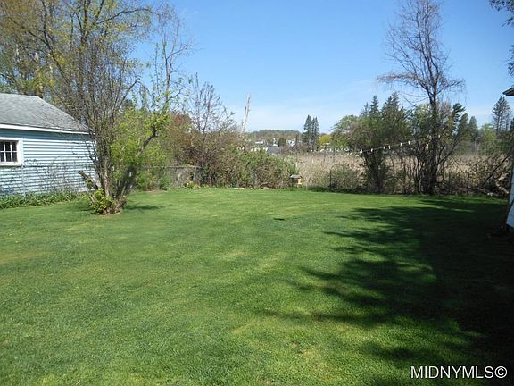 3rd image of 16 Balsam Cres
