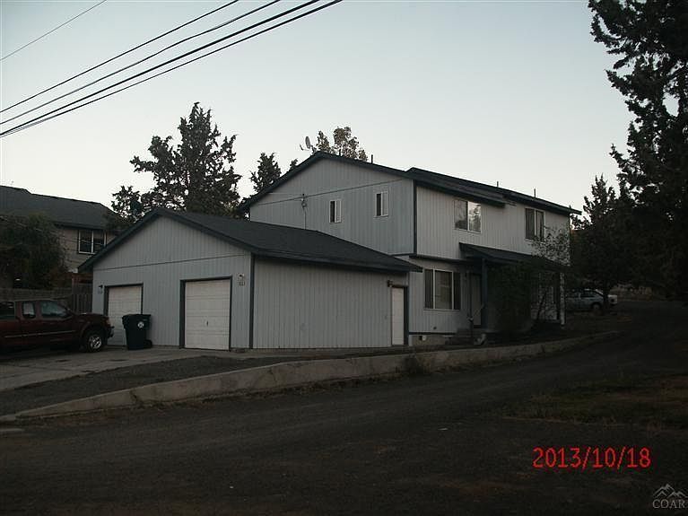 2nd image of 3320-3322 SW Volcano Way