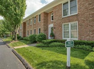136 Windwood Pointe, Saint Clair Shores, MI 48080
