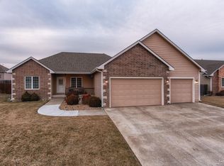 2527 Stonepost Ln, Salina, KS 67401