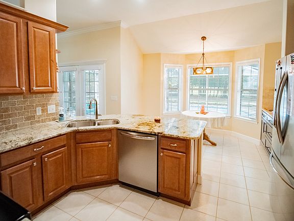 3rd image of 225 SW Stafford Ct