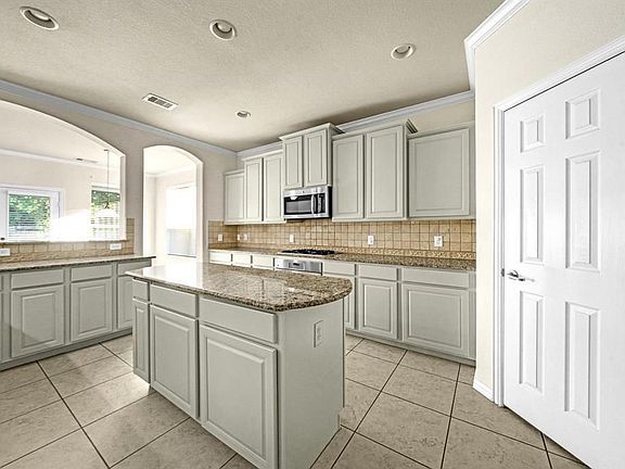 2nd image of 12618 Crockett Bend Ln