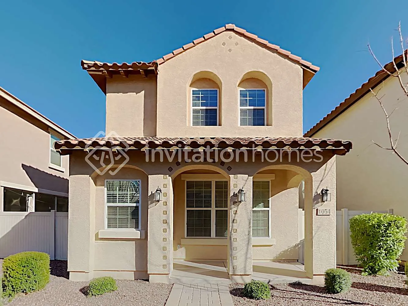 1054 S Agnes Ln Gilbert, AZ 85296 — Photo 1
