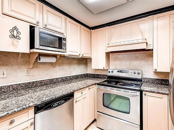 4th image of 3988 60th St Unit 13