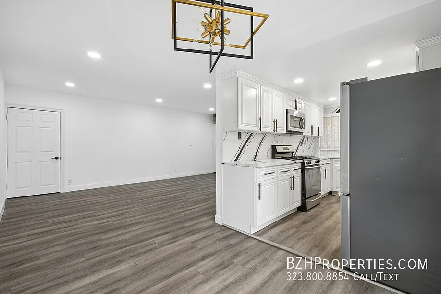 Sun-Filled Renovated 2 Bedroom with In-Unit Laundry — Photo 3