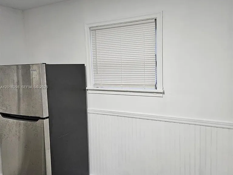 1033 N Andrews Ave — Photo 3